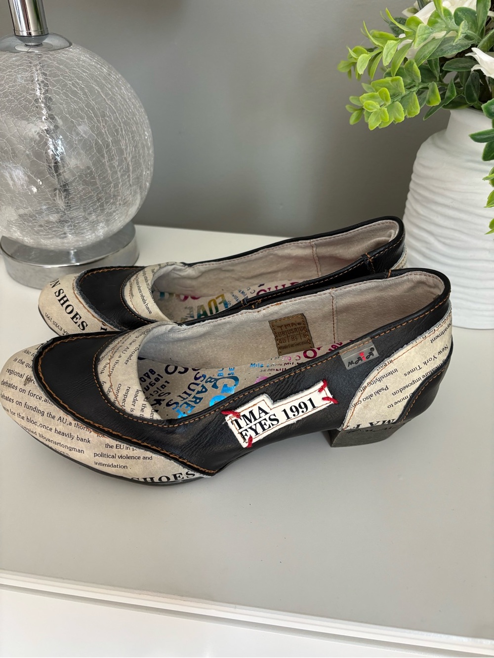 TMA Eyes Patchwork Newspaper Printed | Leather | Low-Heeled | Women’s US 8.5 - Picture 2 of 8